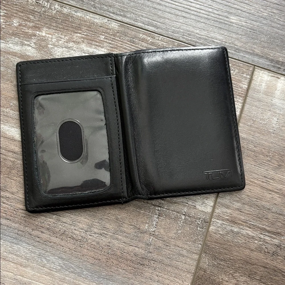 Tumi Black Leather Mens Wallet